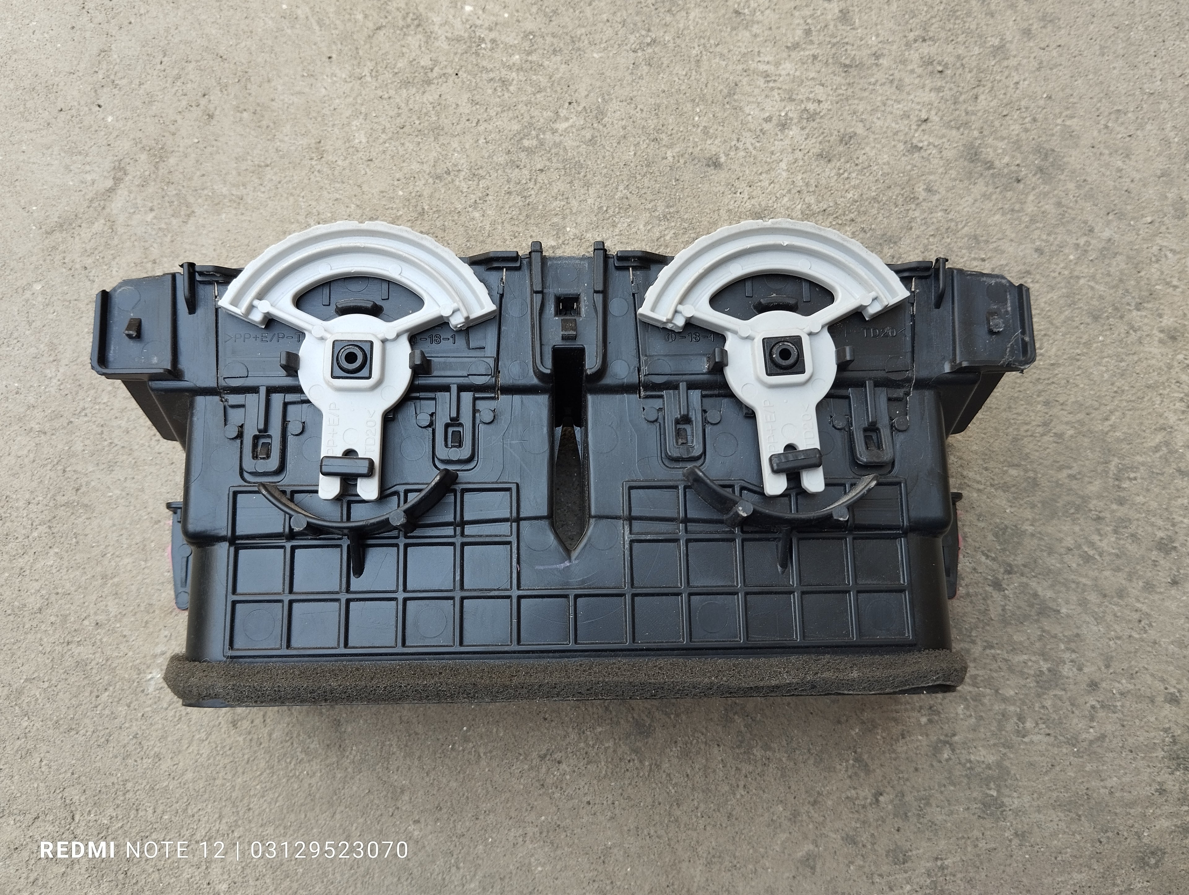 Toyota Vitz OEM interior Dashboard Centre AC Air Vent AC Grill Genuine Japanese OEM 55670-0D050