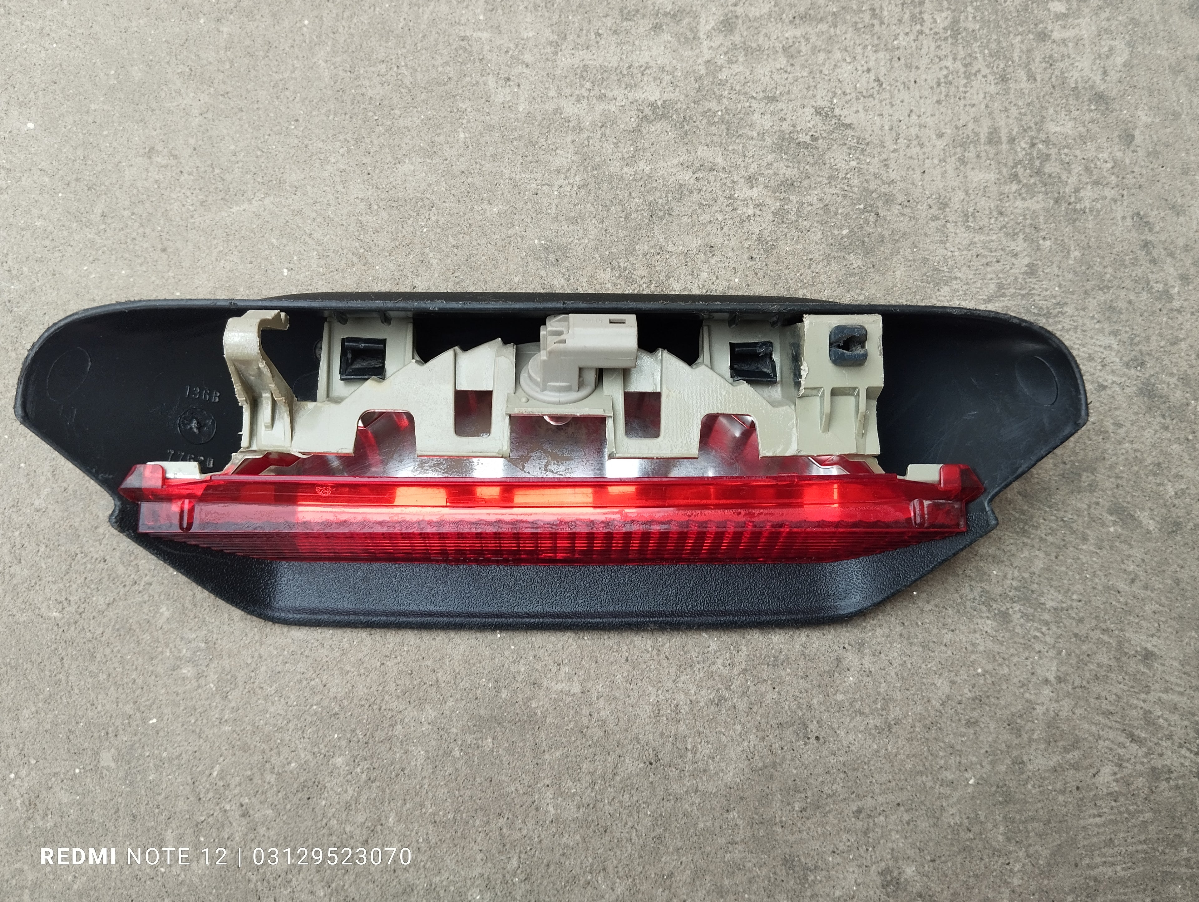 Toyota Vitz OEM Interior Rear Trunk Break Light Genuine Japanese OEM 81570-52010