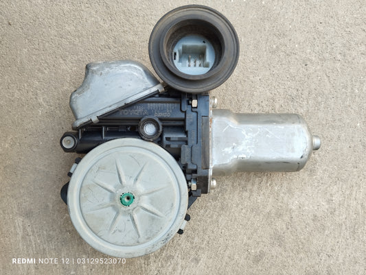 Toyota Aqua Vitz Yaris Prius OEM Front Door Right Side Power Window Motor Genuine Japanese model 2011-2025 (85710-52210)