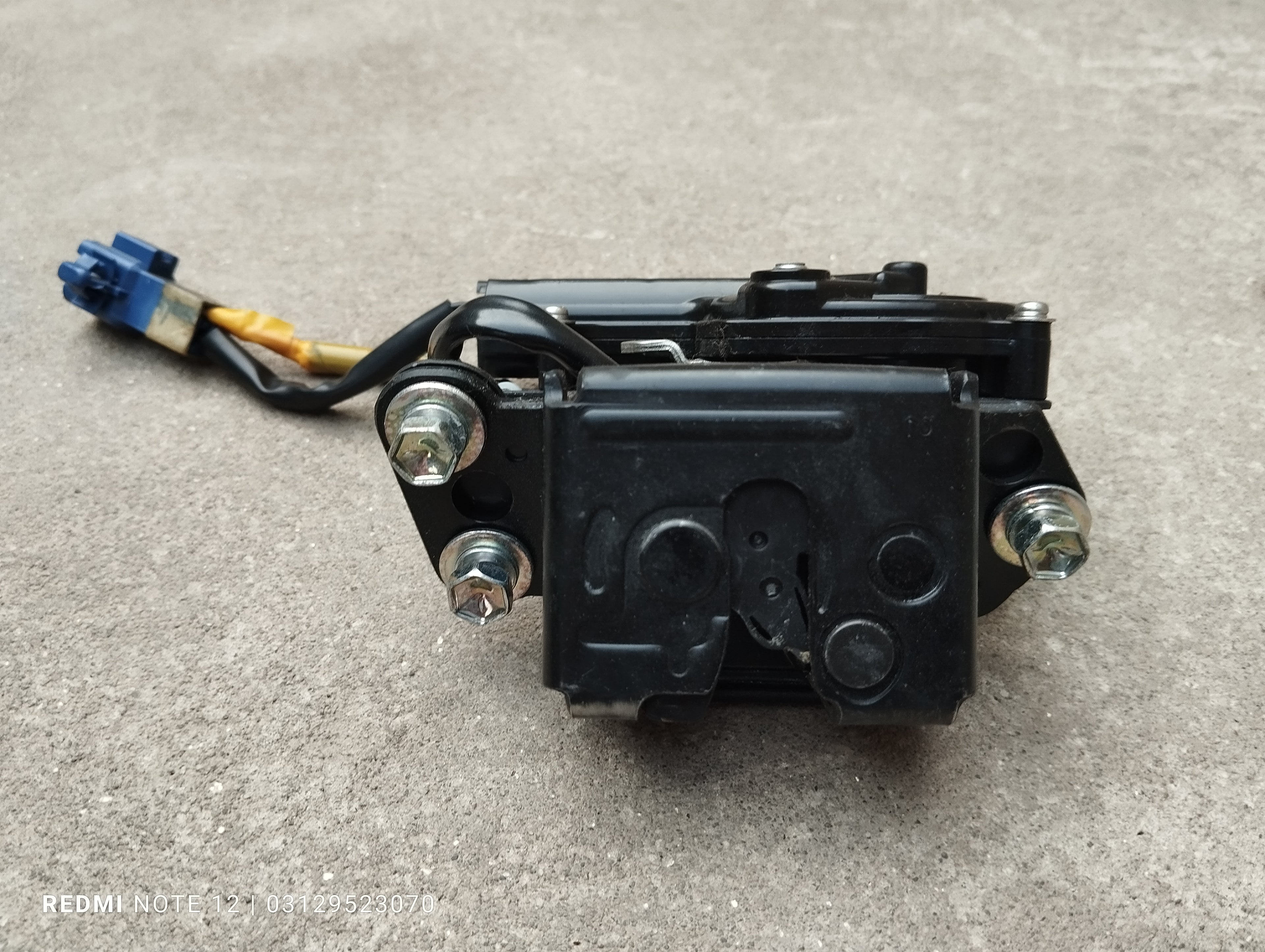 Toyota Vitz OEM Rear Trunk Lock Rear Tailgate Lock Genuine Japanese OEM 69350-52110