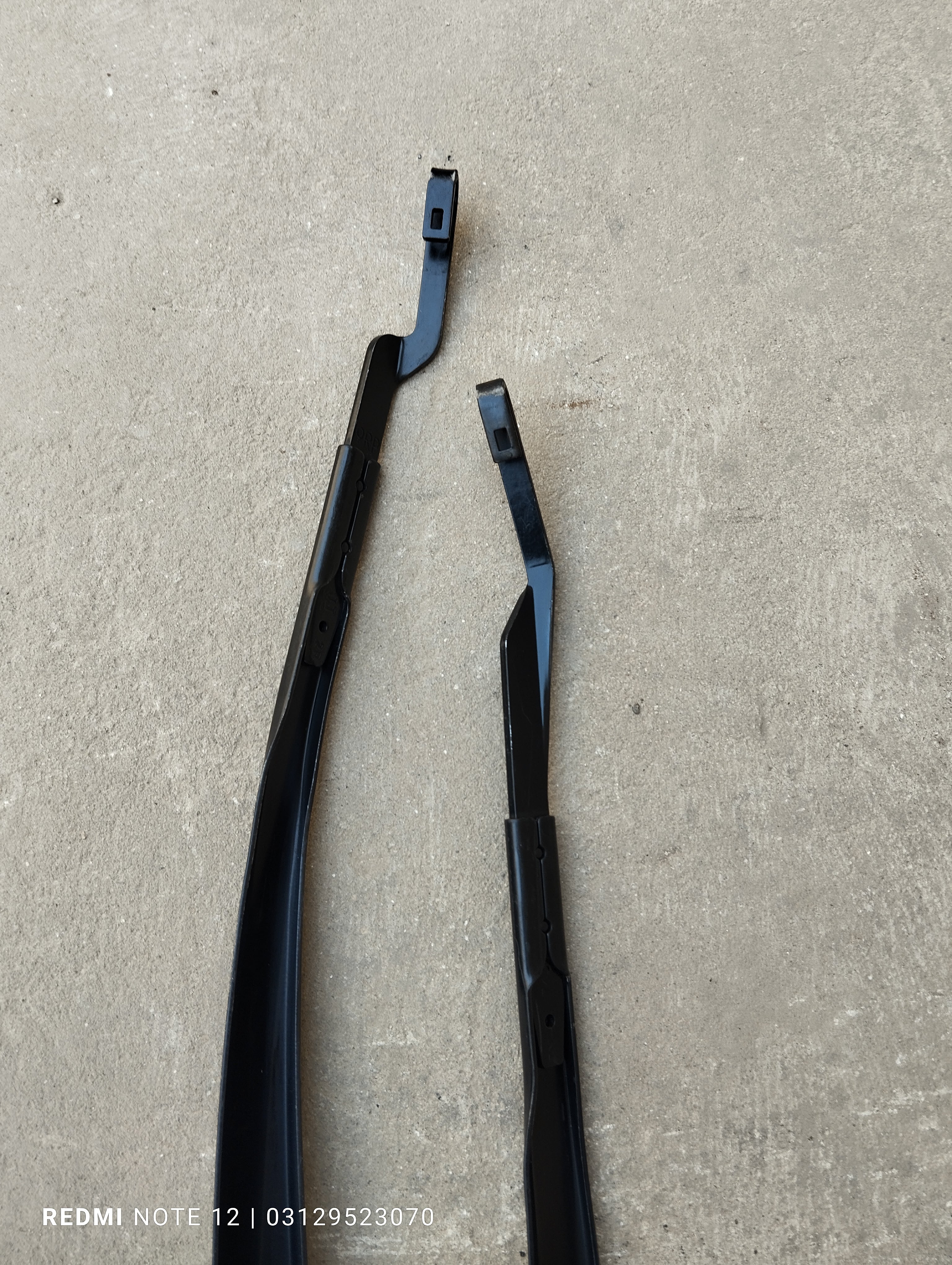 Toyota Aqua OEM Front Wiper Arm Genuine Japanese OEM 85211-52410