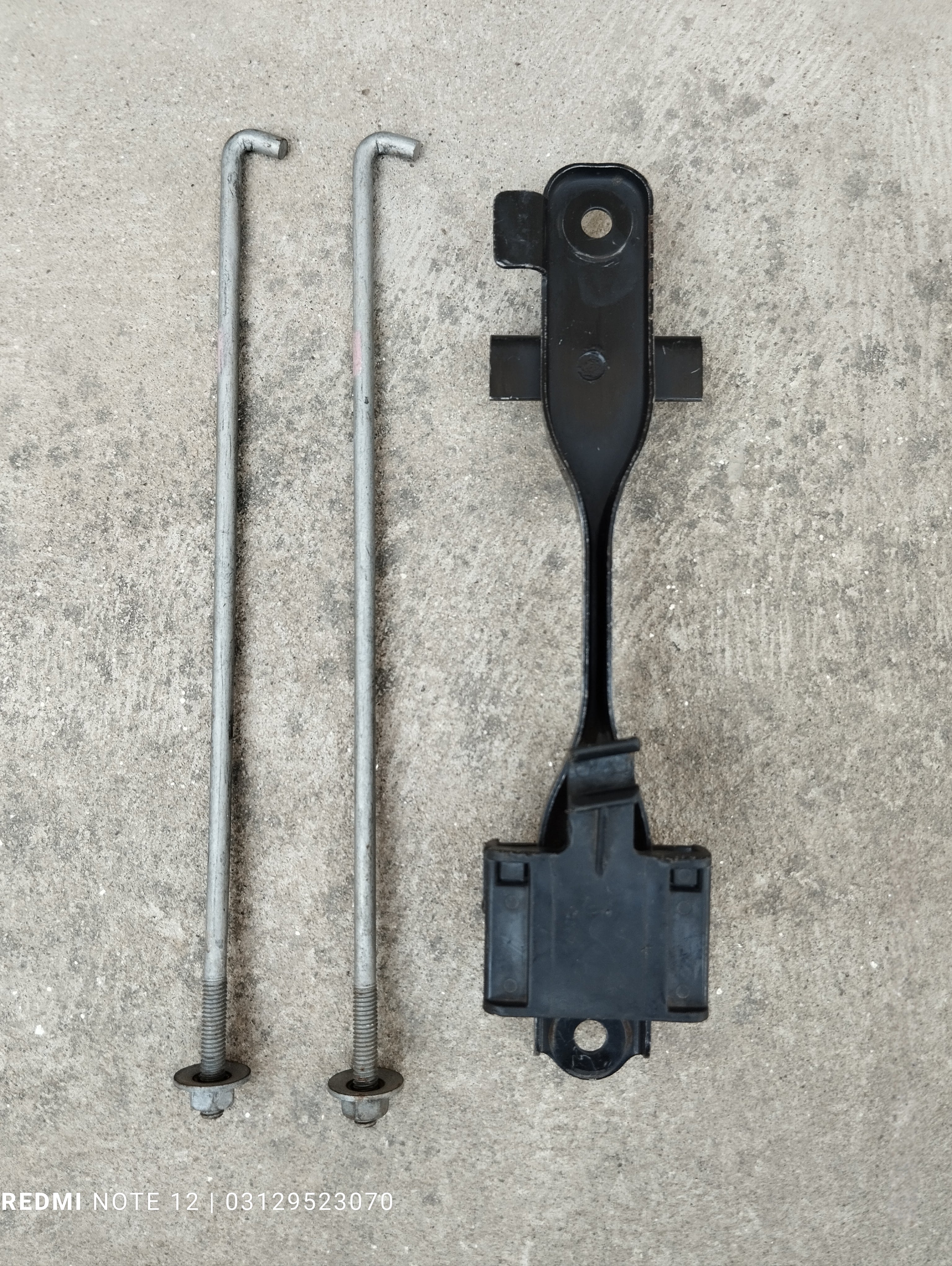 Toyota Vitz Yaris OEM Battery Clip Clamp bracket Genuine Japanese OEM 74404-52040