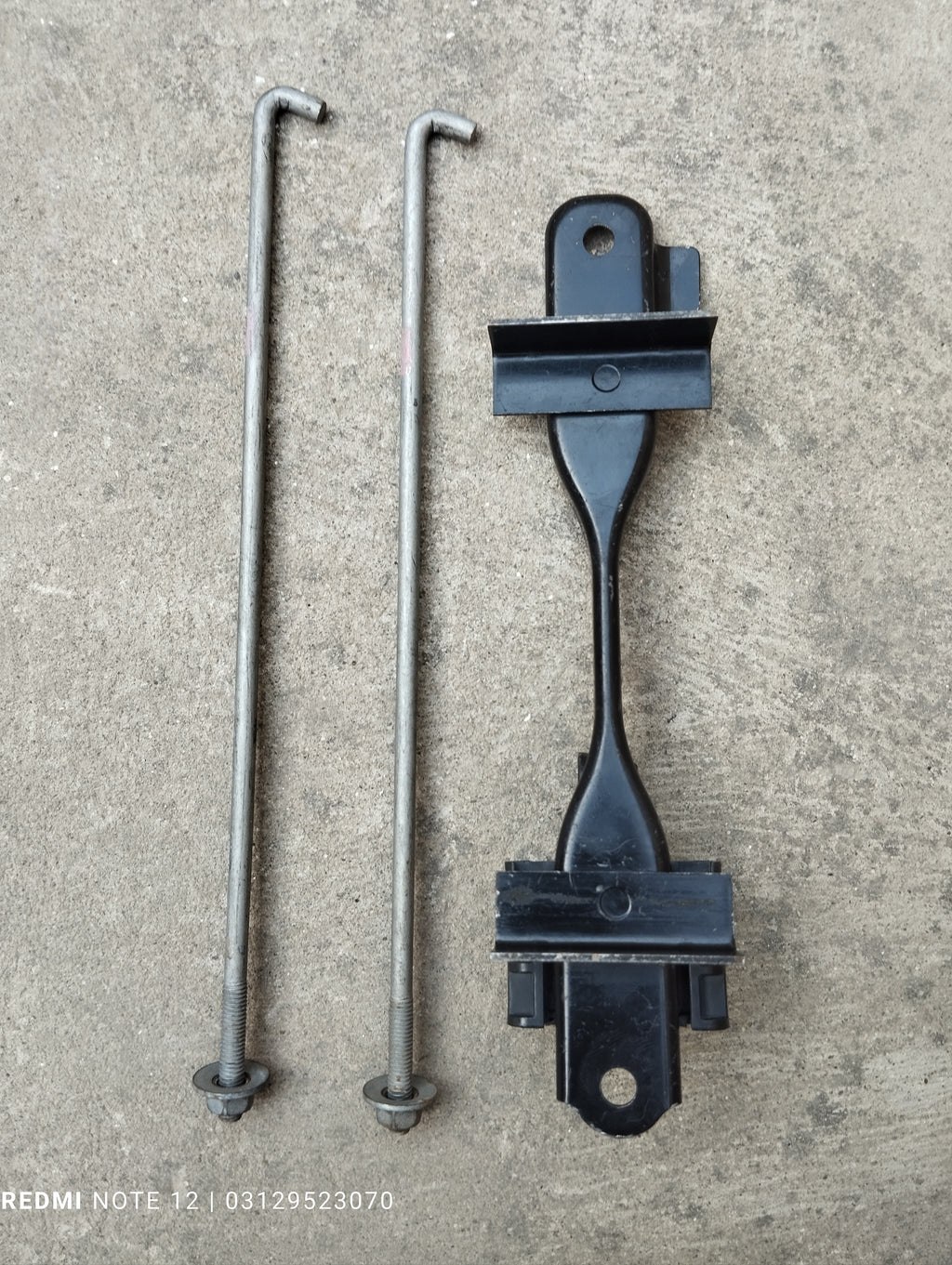 Toyota Vitz Yaris OEM Battery Clip Clamp bracket Genuine Japanese OEM 74404-52040
