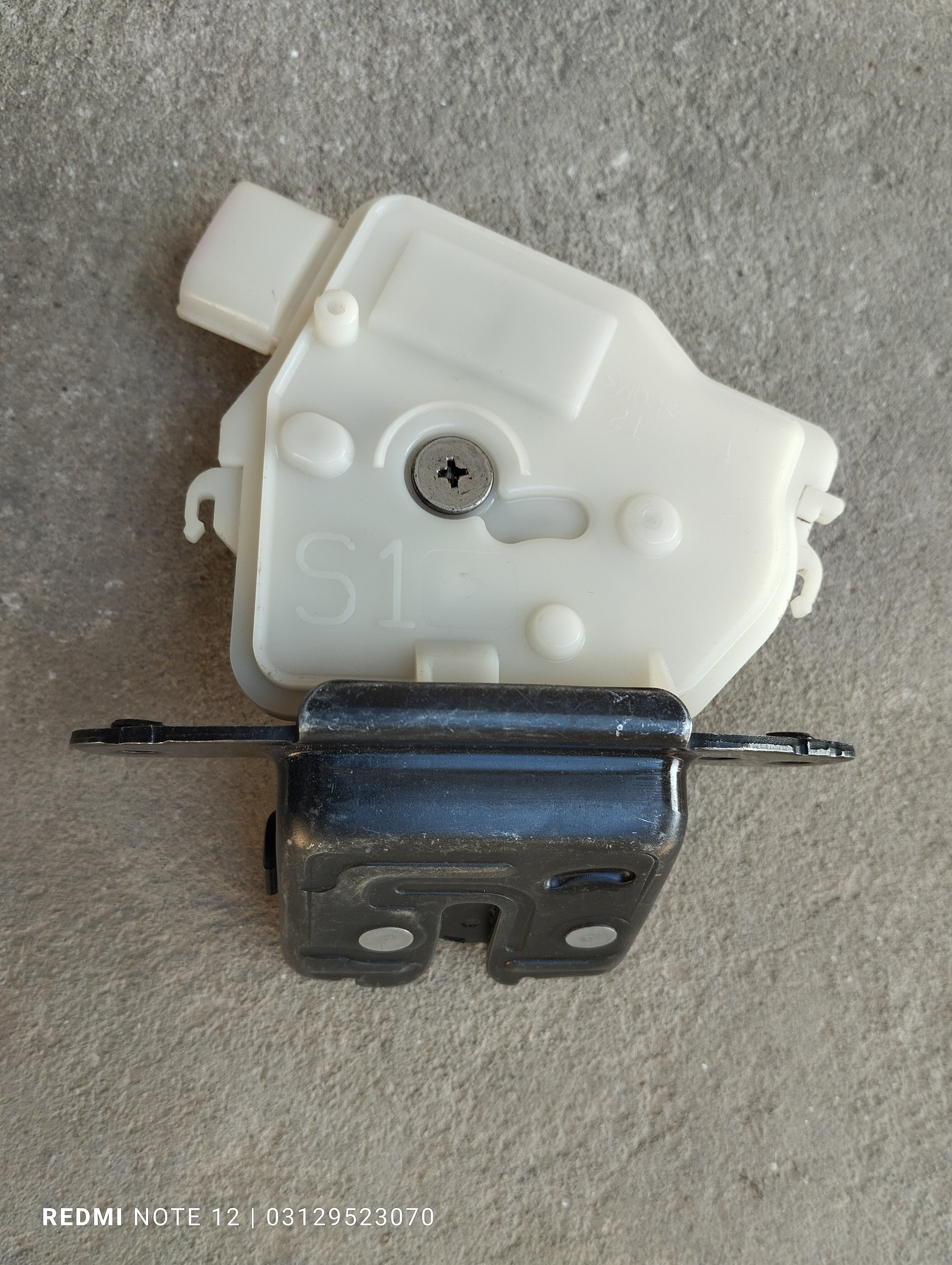 Toyota Aqua Vitz Yaris OEM Rear Trunk Lock Tailgate Lock Genuine Japanese OEM 69350-52391
