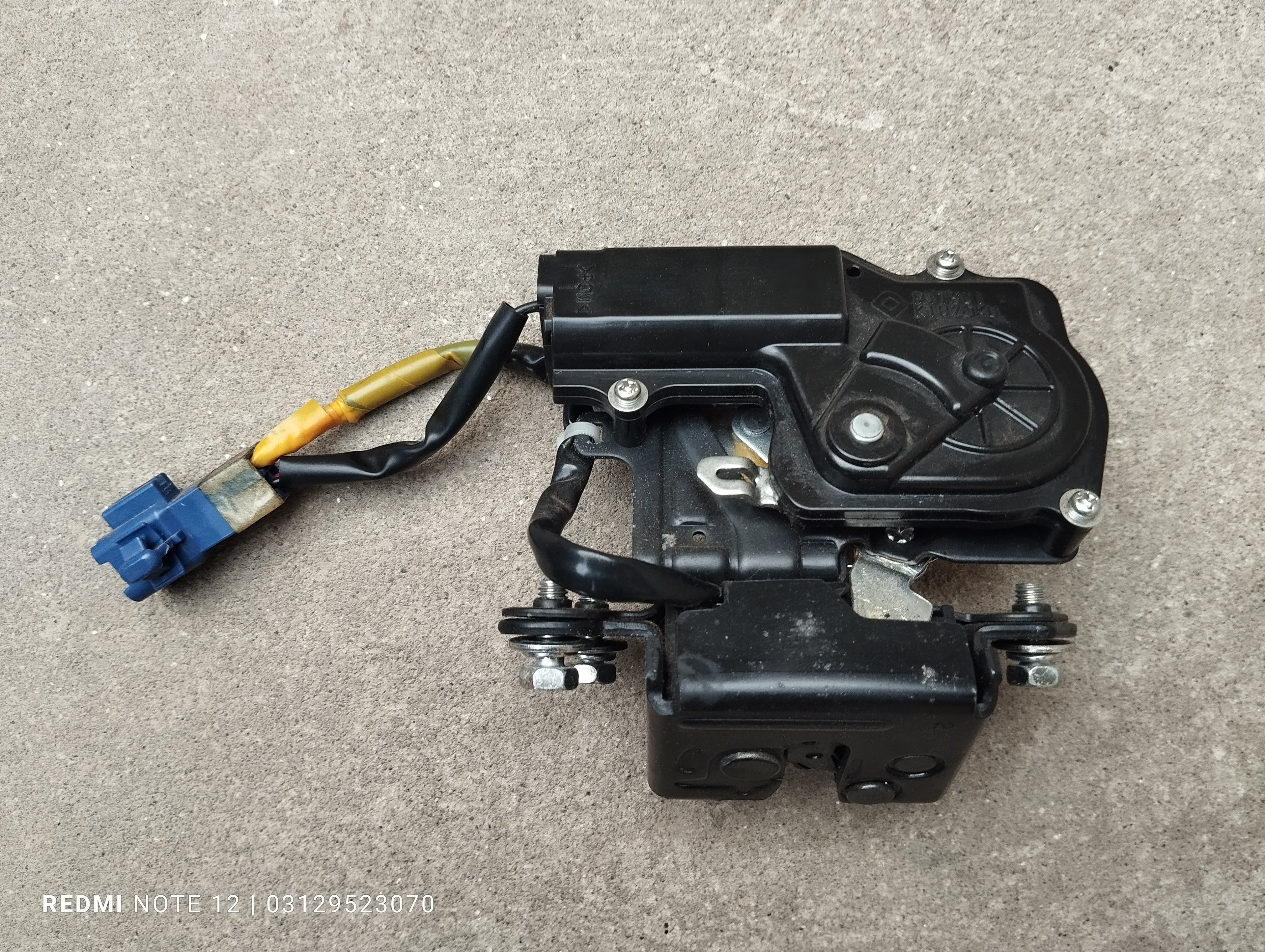 Toyota Vitz OEM Rear Trunk Lock Rear Tailgate Lock Genuine Japanese OEM 69350-52110