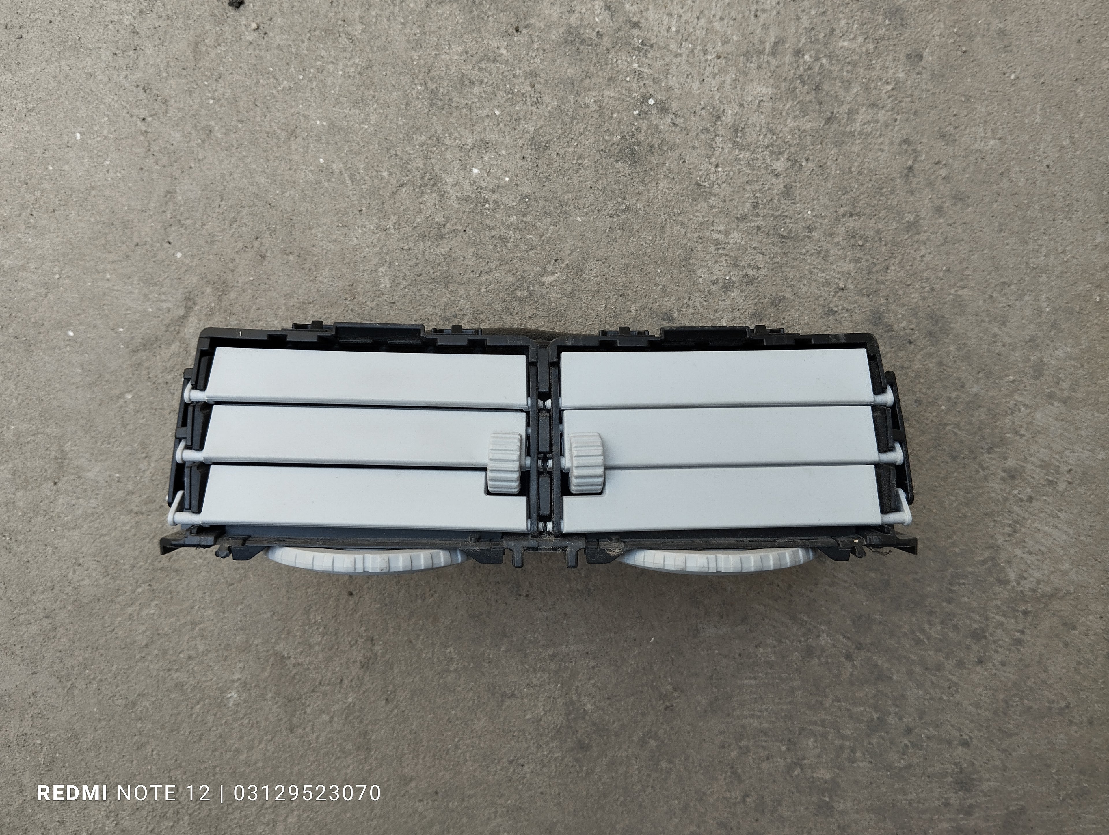 Toyota Vitz OEM interior Dashboard Centre AC Air Vent AC Grill Genuine Japanese OEM 55670-0D050
