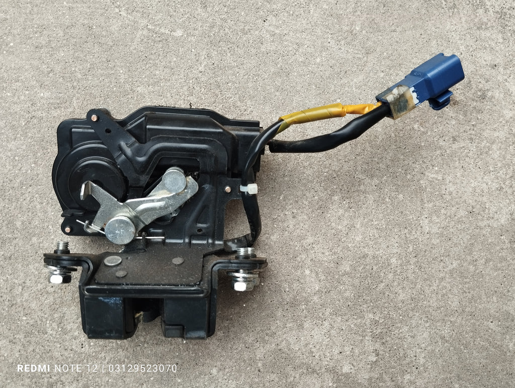 Toyota Vitz OEM Rear Trunk Lock Rear Tailgate Lock Genuine Japanese OEM 69350-52110