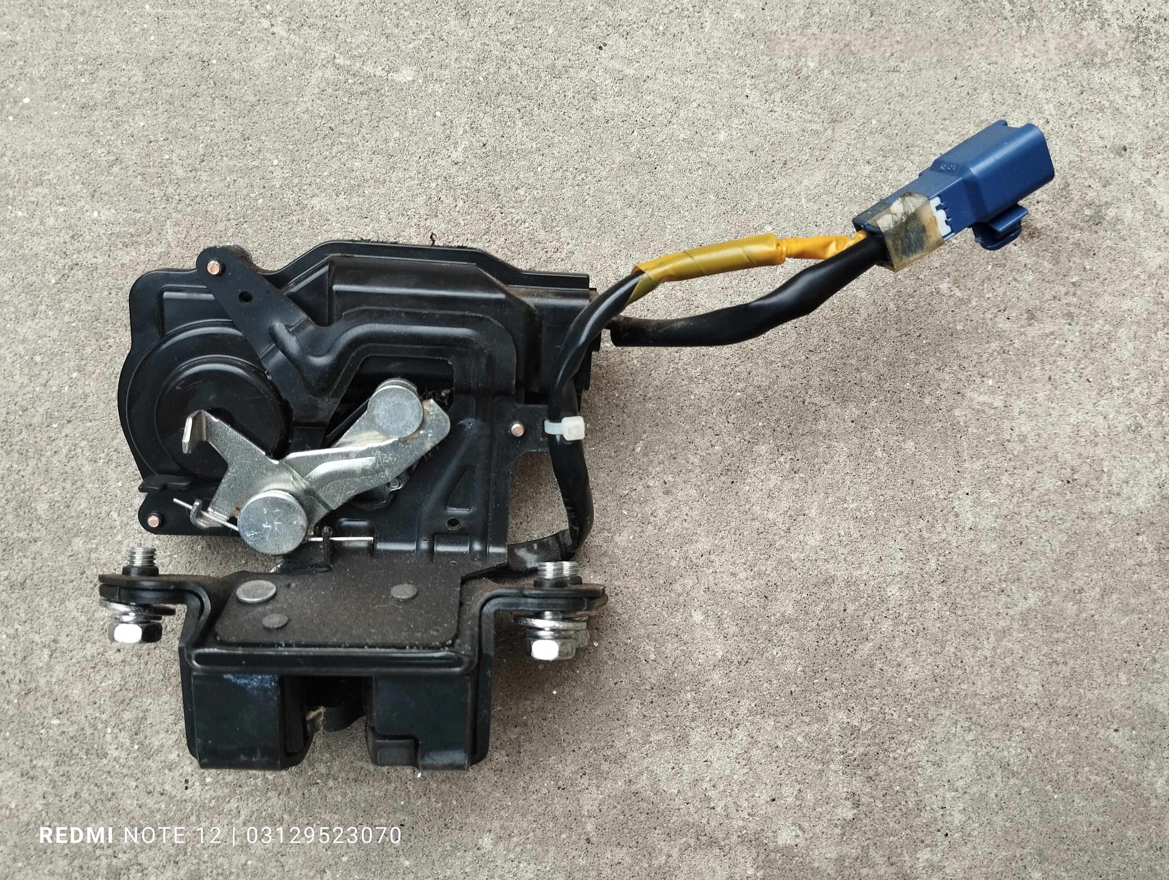 Toyota Vitz OEM Rear Trunk Lock Rear Tailgate Lock Genuine Japanese OEM 69350-52110