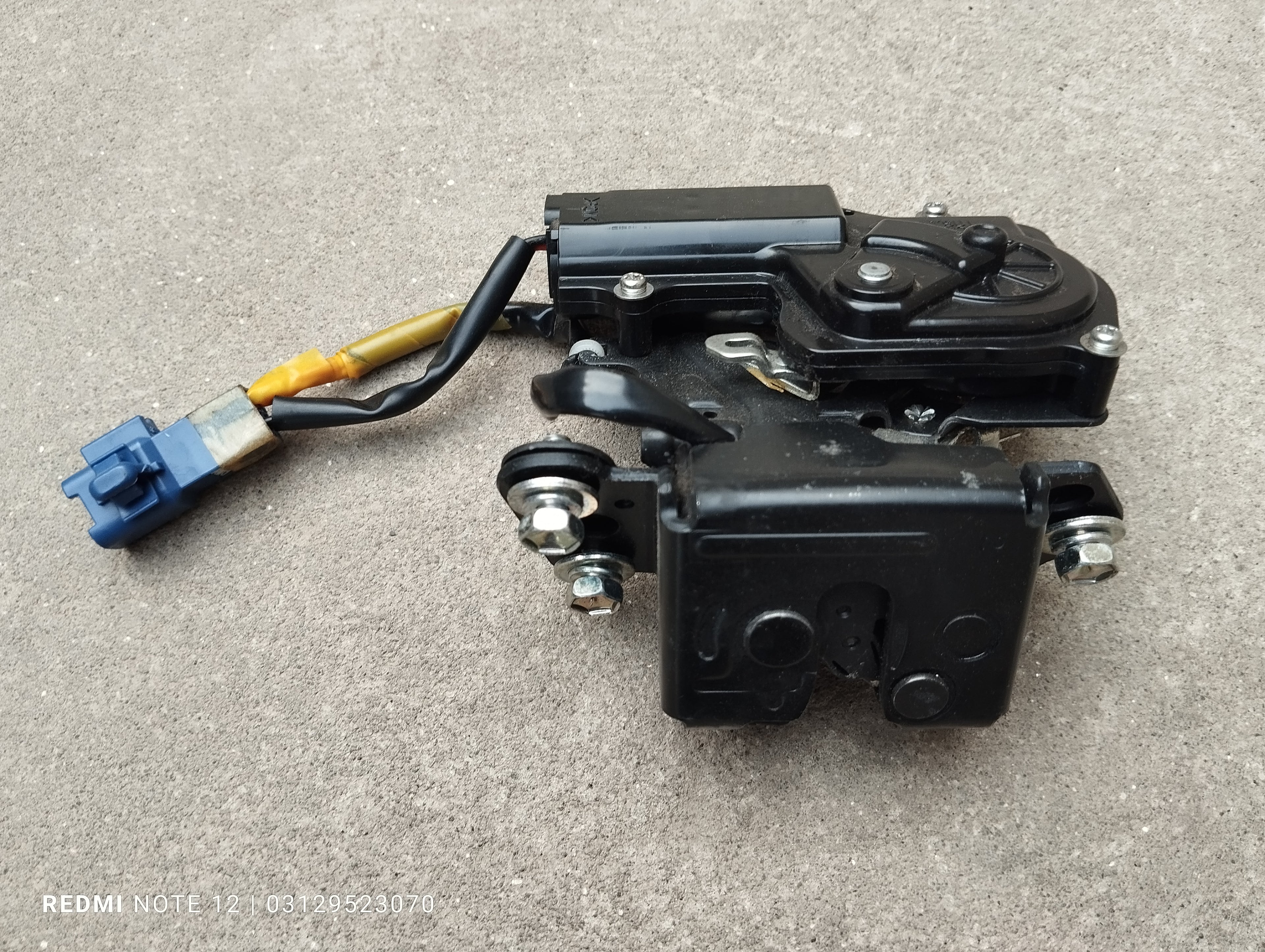 Toyota Vitz OEM Rear Trunk Lock Rear Tailgate Lock Genuine Japanese OEM 69350-52110