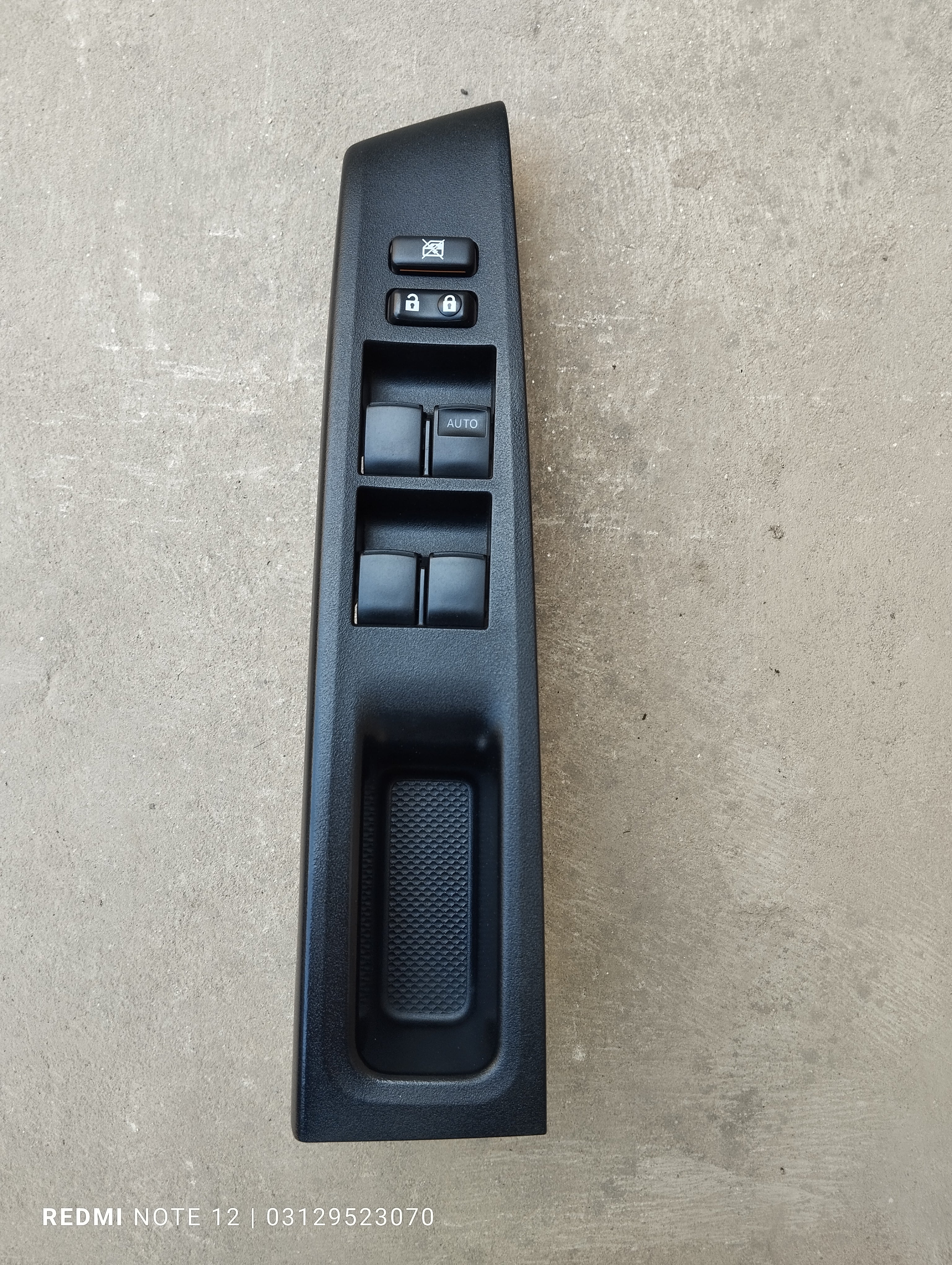 Toyota Vitz OEM interior right Side Power window Switch button Genuine Japanese OEM 84820-52430