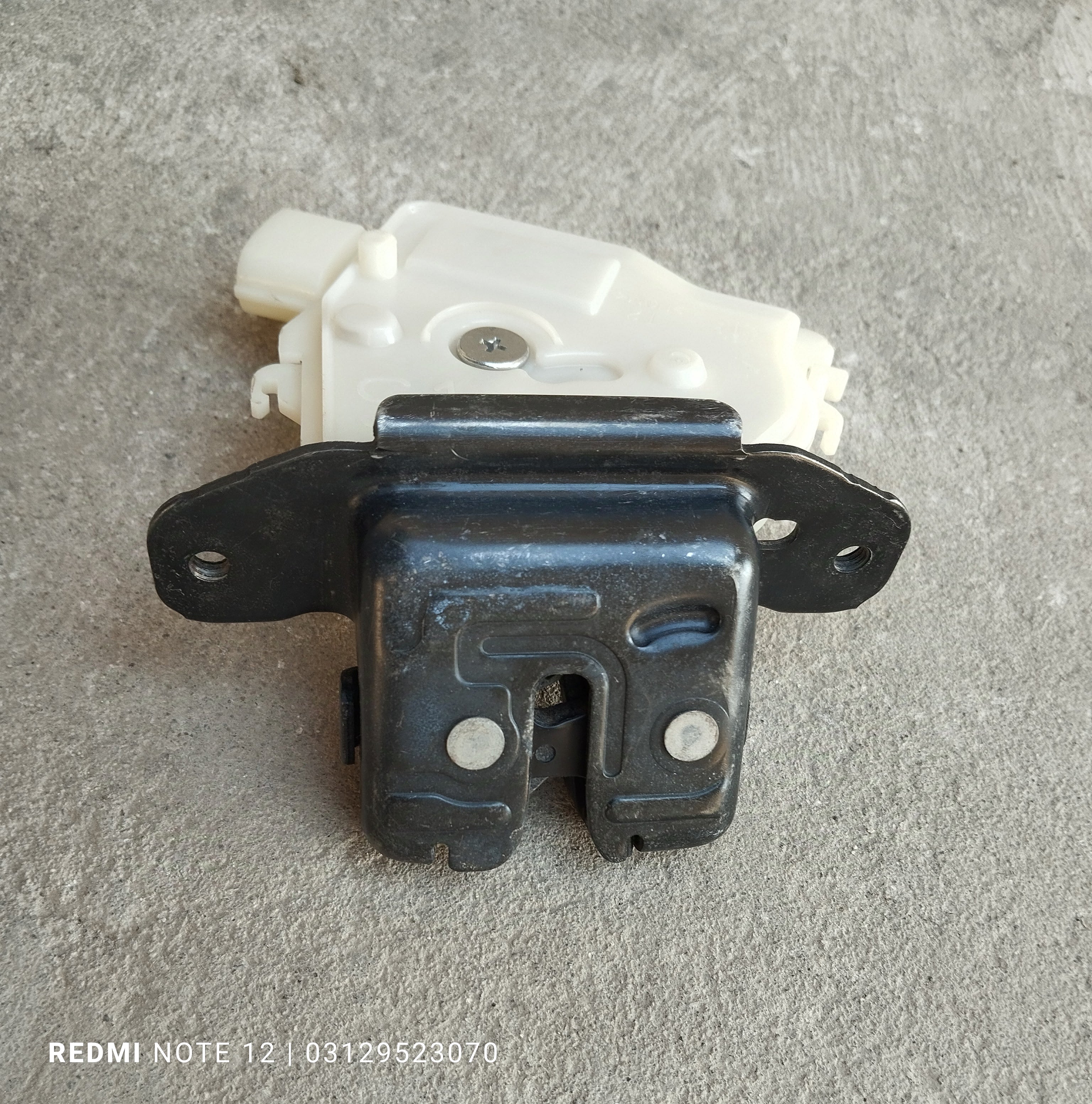 Toyota Aqua Vitz Yaris OEM Rear Trunk Lock Tailgate Lock Genuine Japanese OEM 69350-52391