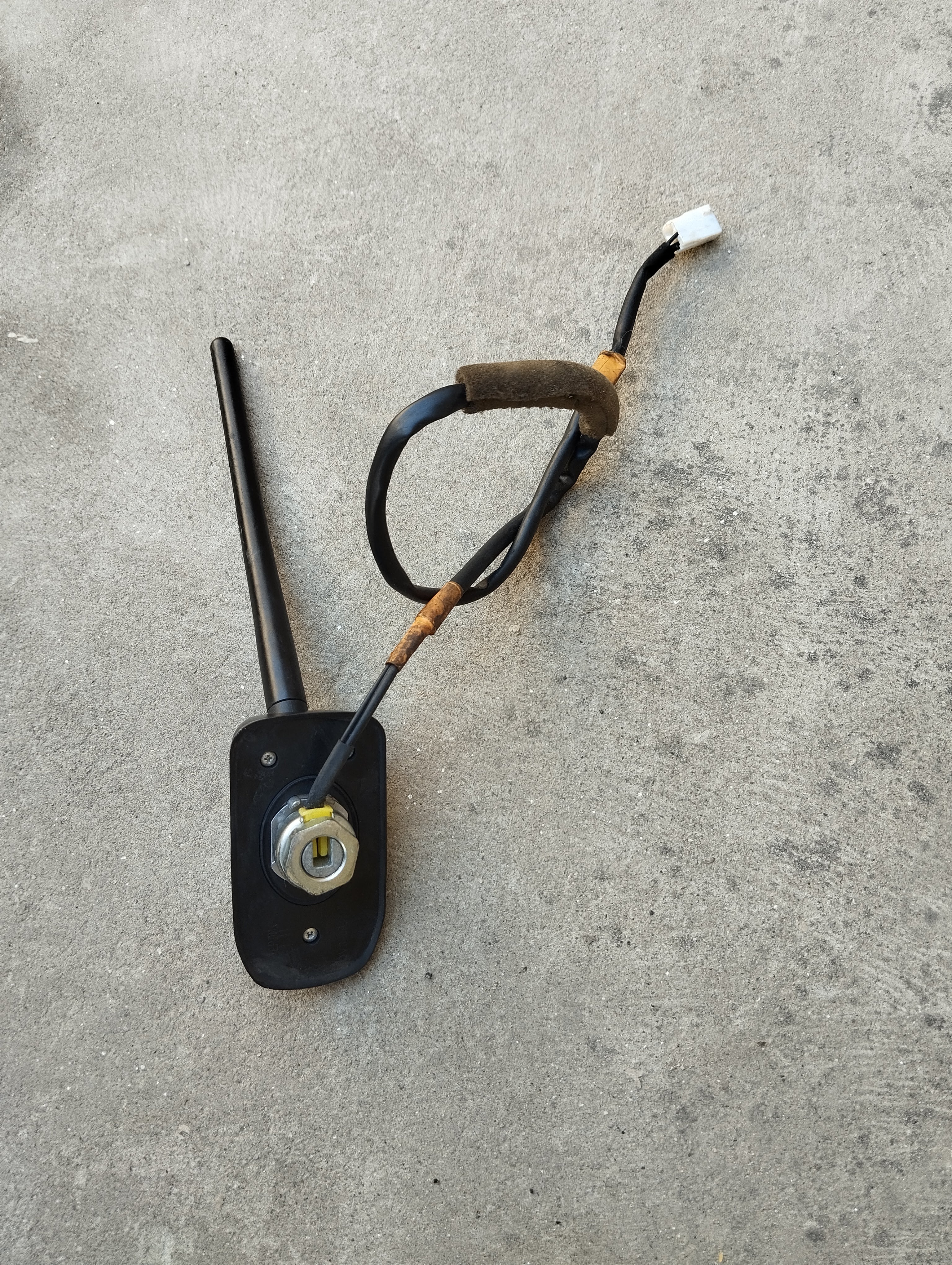 Toyota Aqua OEM Roof Antenna radio Antenna OEM 86300-52540