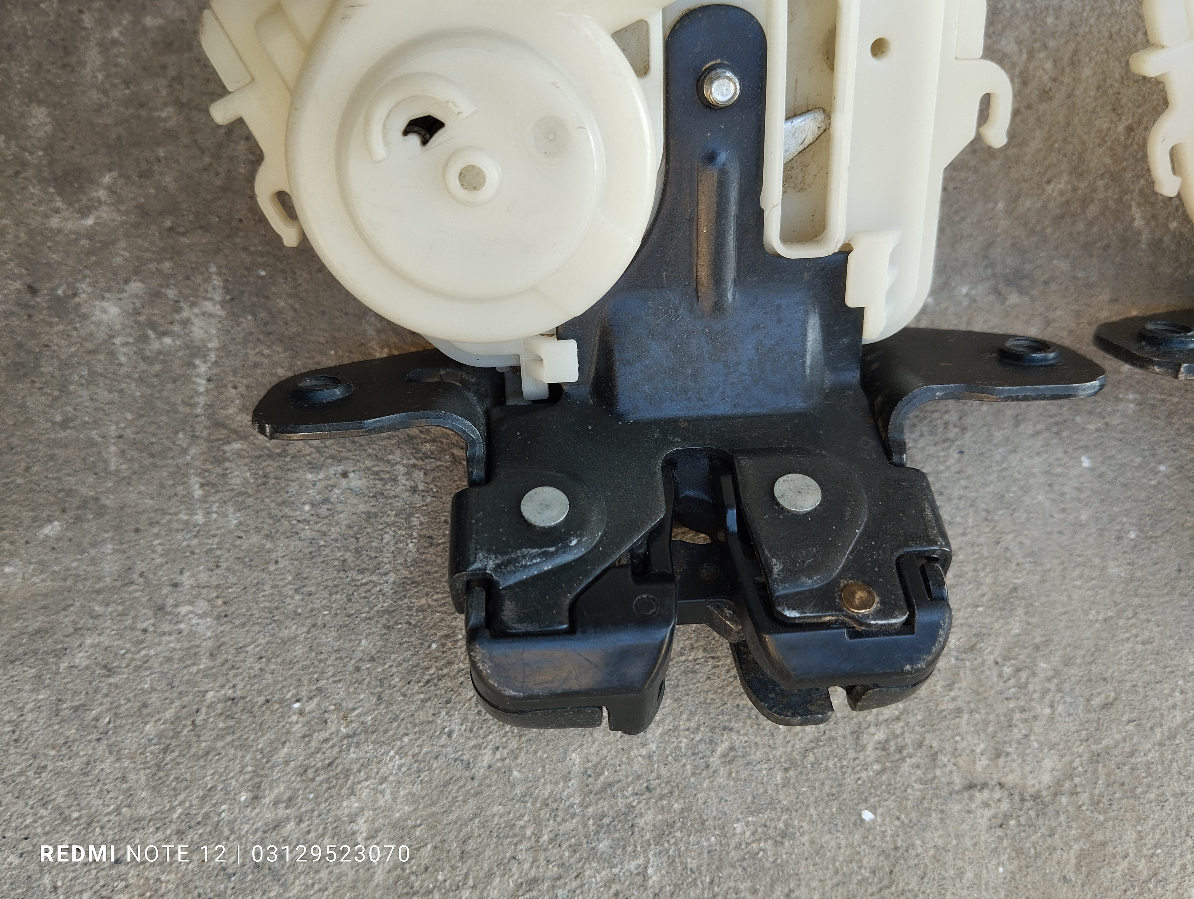 Toyota Aqua Vitz Yaris OEM Rear Trunk Lock Tailgate Lock Genuine Japanese OEM 69350-52391