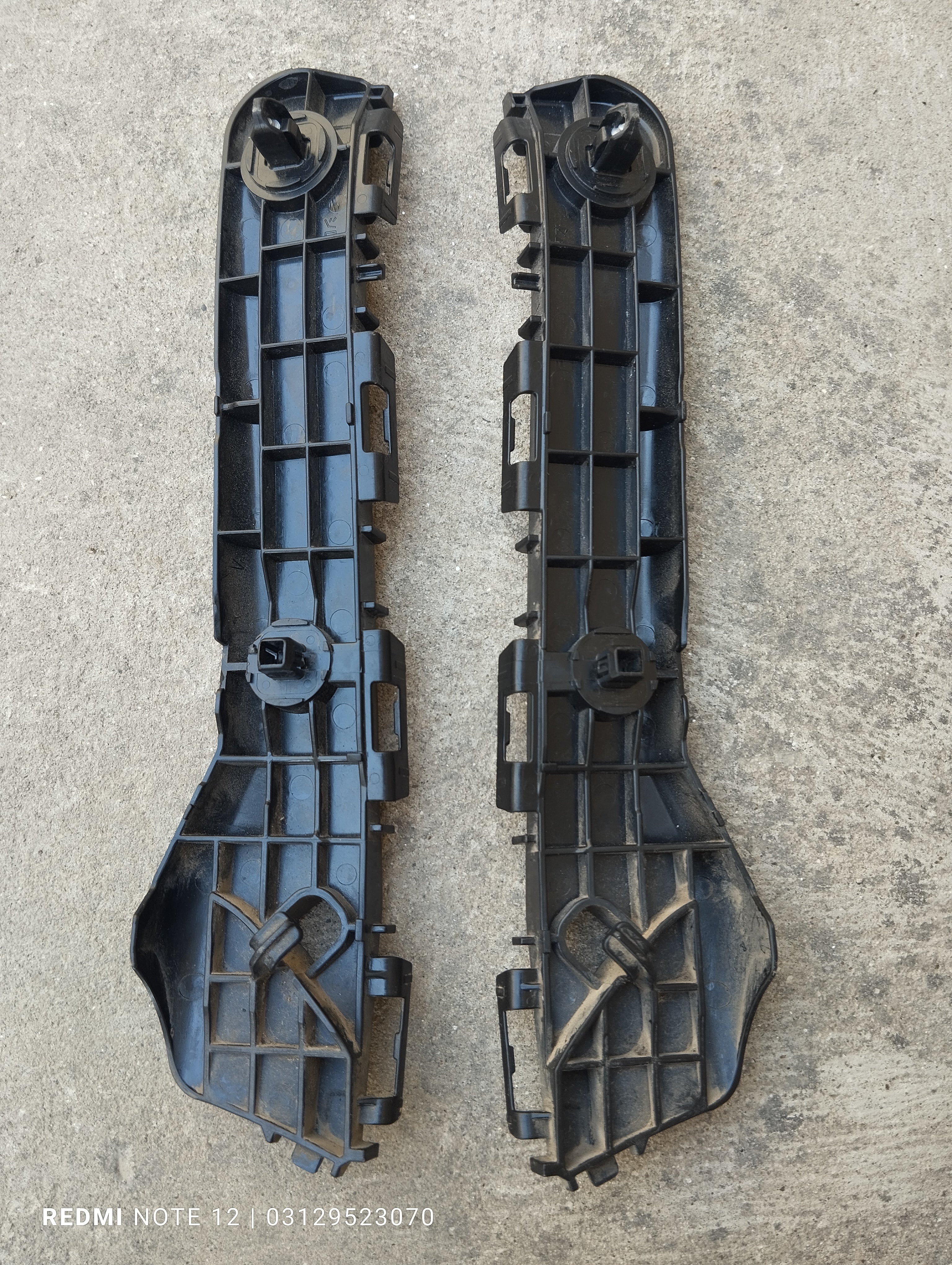 Toyota Aqua OEM Rear bumper Spacer bracket L+H Genuine Japanese OEM 52575-52180 52576-52160