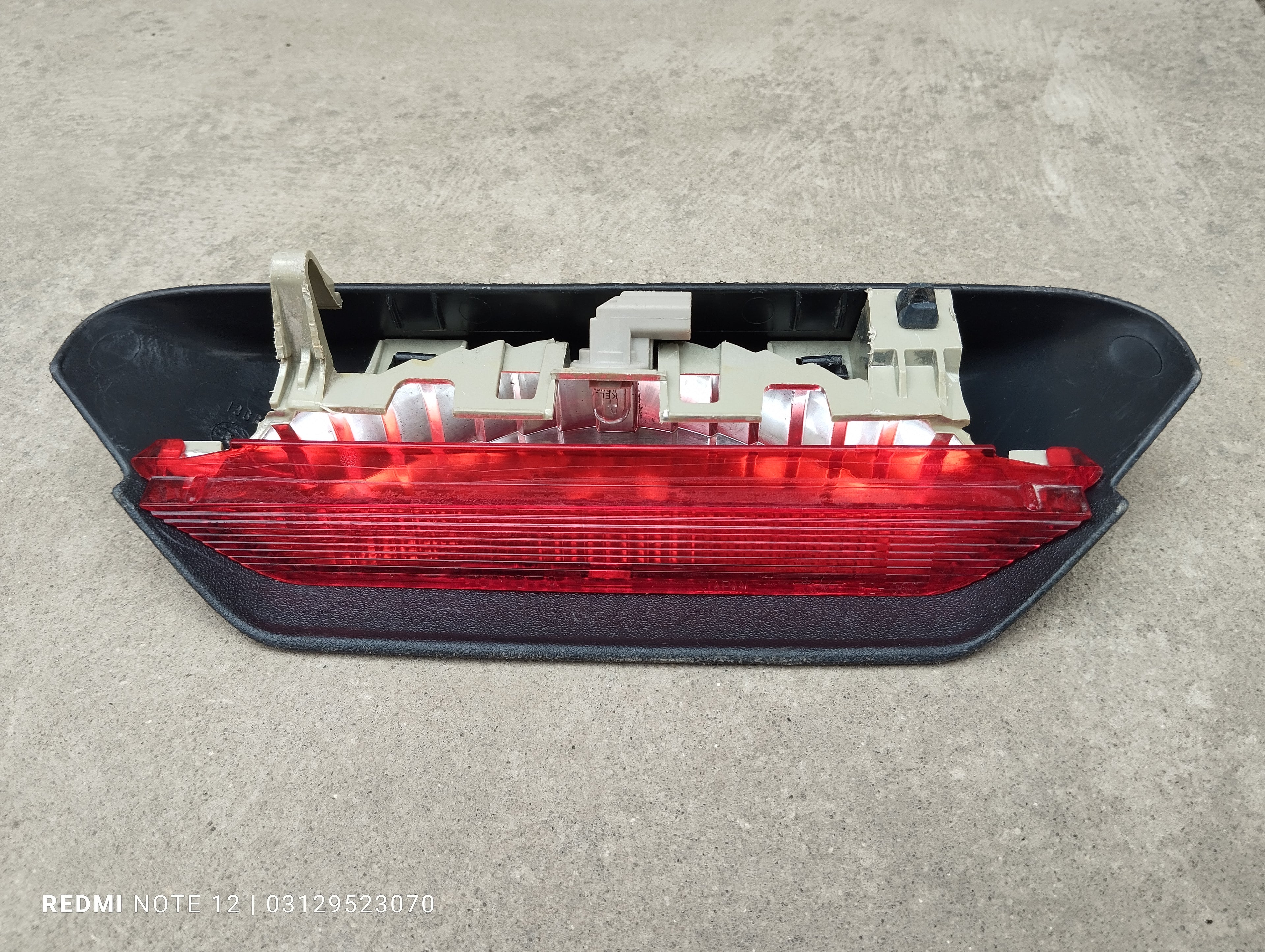 Toyota Vitz OEM Interior Rear Trunk Break Light Genuine Japanese OEM 81570-52010